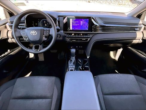 Used 2025 Toyota Camry SE image 21