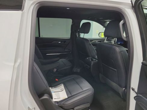 Used 2024 Chevrolet Traverse LT image 60