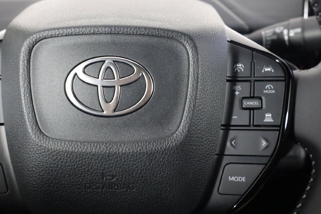 Used 2026 Toyota C-HR AWD/4WD image 10