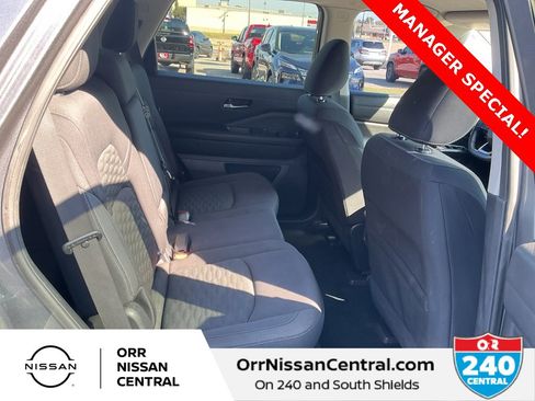 Used 2022 Nissan Pathfinder SV image 12