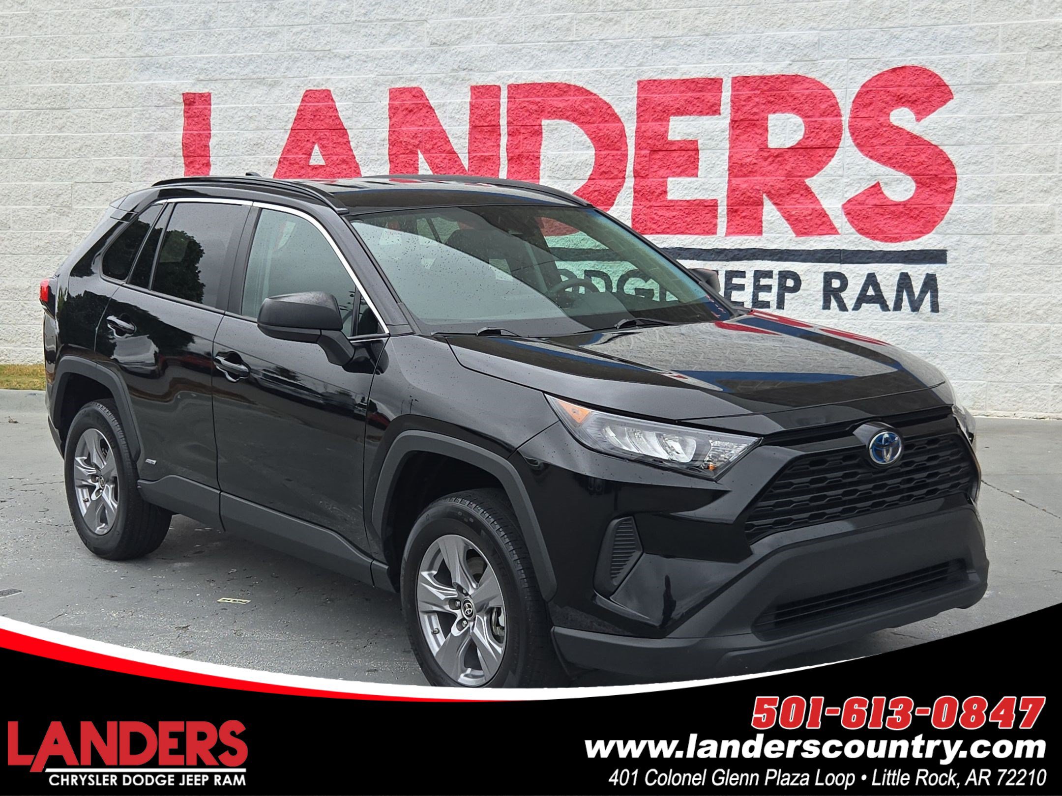 Used 2022 Toyota RAV4 LE AWD/4WD image 1