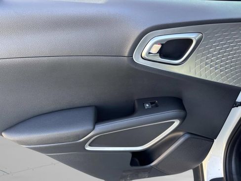New 2025 Kia Soul LX image 18