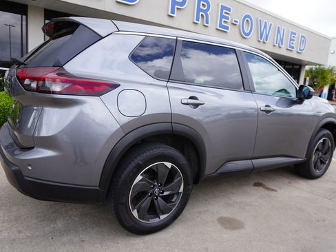 Used 2024 Nissan Rogue SV image 6