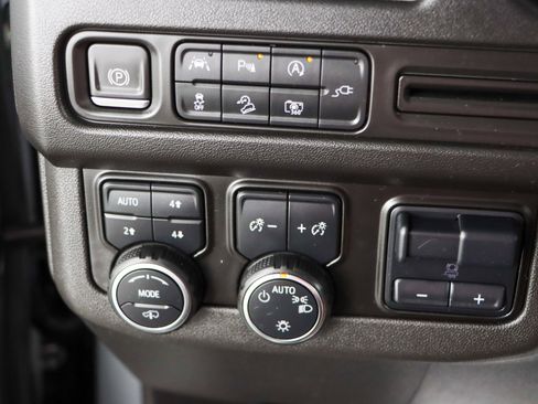 Used 2022 Chevrolet Tahoe Z71 w/ Off-Road Capability Package AWD/4WD image 22