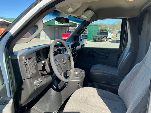Used 2016 Chevrolet Express 3500 image 9