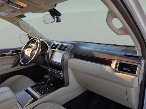 Used 2019 Lexus GX 460 Luxury image 30