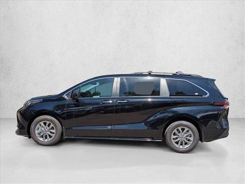 Used 2026 Toyota Sienna XLE AWD/4WD image 8