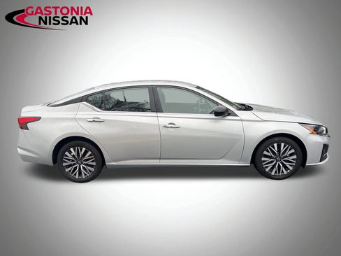 Used 2024 Nissan Altima 2.5 SV image 22
