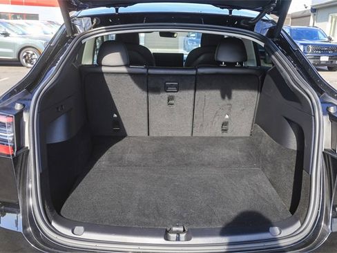 Used 2022 Tesla Model Y Long Range image 25
