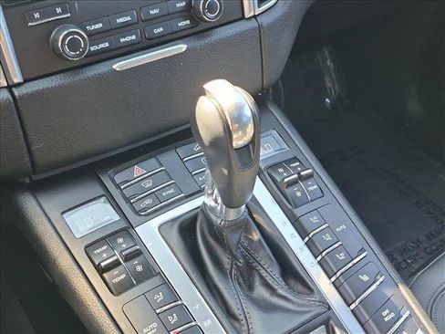 Used 2018 Porsche Macan AWD/4WD image 12
