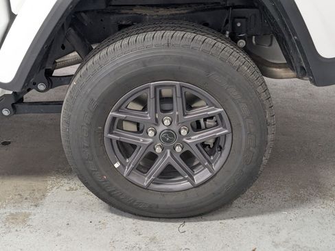 Certified 2025 Jeep Gladiator Sport AWD/4WD image 26