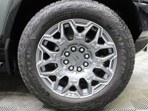 Used 2024 GMC Hummer EV 3X AWD/4WD image 10