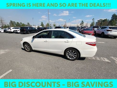 Used 2015 Toyota Camry XLE w/ Moonroof Package image 8