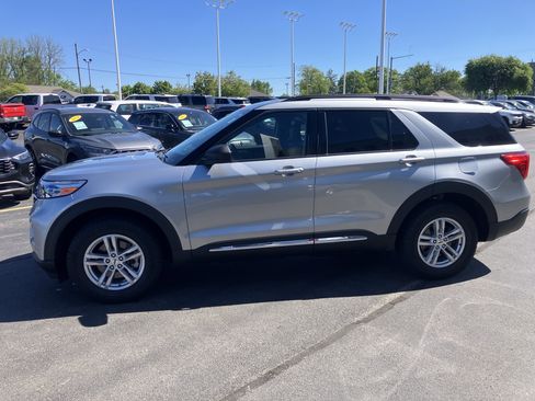 Certified 2021 Ford Explorer XLT w/ Equipment Group 202A AWD/4WD image 4