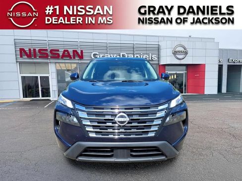 Used 2024 Nissan Rogue SV AWD/4WD image 2