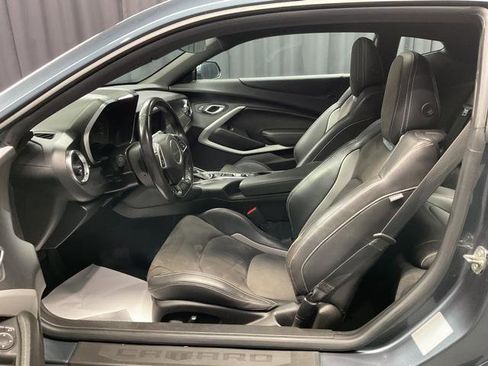 Used 2022 Chevrolet Camaro LT RWD image 7