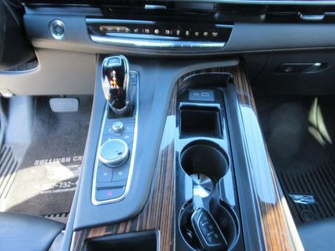 Used 2023 Cadillac Escalade Premium Luxury image 21