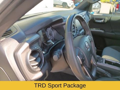 Used 2022 Toyota Tacoma TRD Sport AWD/4WD image 11
