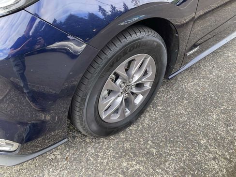 Used 2021 Toyota Sienna XLE FWD image 12