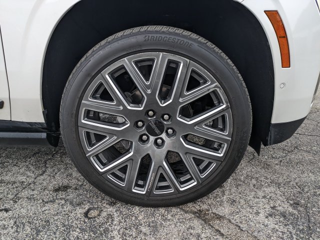 Used 2025 GMC Yukon Denali Ultimate AWD/4WD image 11