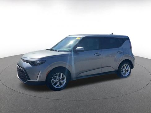 Used 2025 Kia Soul LX w/ LX Technology Package FWD image 7