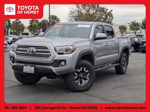 Used 2017 Toyota Tacoma TRD Off-Road image 1