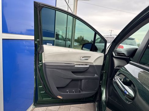 Used 2023 Toyota Sienna XLE image 9