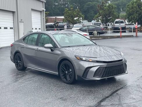 Used 2026 Toyota Camry SE FWD image 15