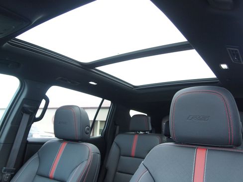 Used 2024 Chevrolet Traverse RS w/ LPO, Floor Liner Package image 24