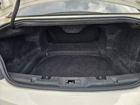 Used 2013 Lincoln MKS FWD image 9