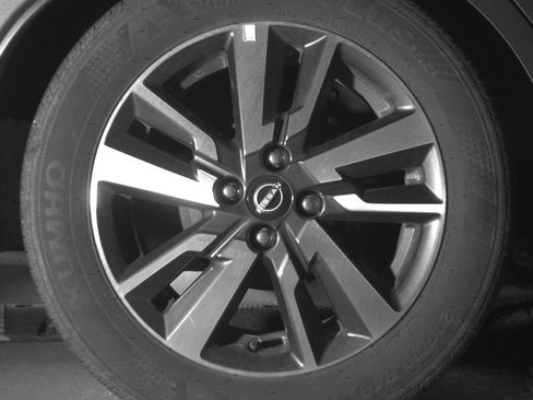 Used 2025 Nissan Versa SV FWD image 15
