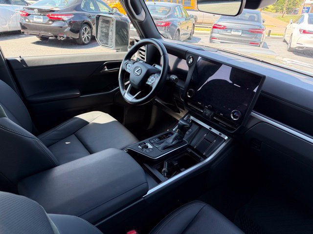 Used 2024 Lexus GX 550 AWD/4WD image 9