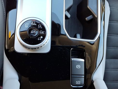 New 2026 Mitsubishi Outlander SE image 25