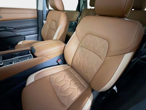 New 2026 Nissan Pathfinder Platinum image 11