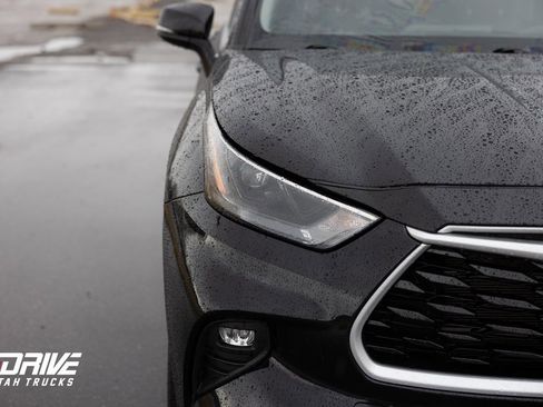 Used 2023 Toyota Highlander XLE image 7