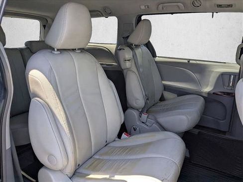Used 2014 Toyota Sienna XLE FWD image 16