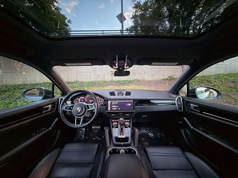 Used 2020 Porsche Cayenne S w/ Premium Package image 19