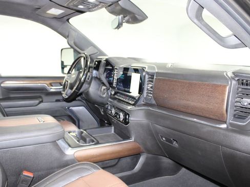 Used 2024 Chevrolet Silverado 2500 High Country w/ High Country Premium Package AWD/4WD image 31
