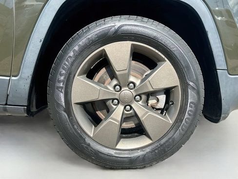 Used 2016 Jeep Cherokee 75th Anniversary AWD/4WD image 32