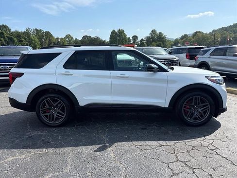 Used 2026 Ford Explorer ST AWD/4WD image 9