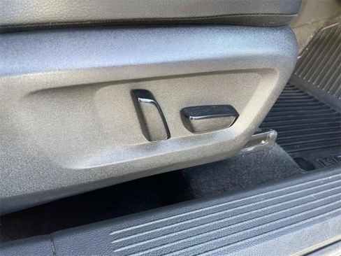 Used 2022 Nissan Rogue SL w/ SL Premium Package image 13