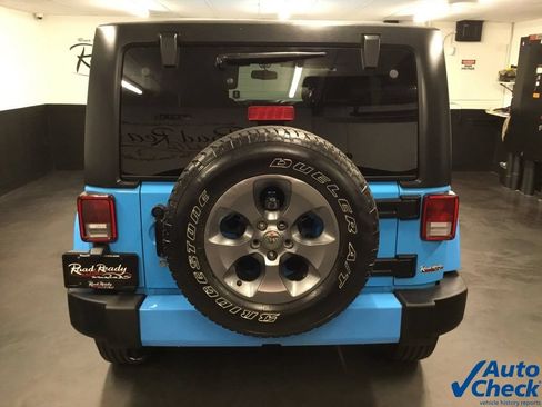 Used 2018 Jeep Wrangler Unlimited Sahara w/ Dual Top Group AWD/4WD image 9