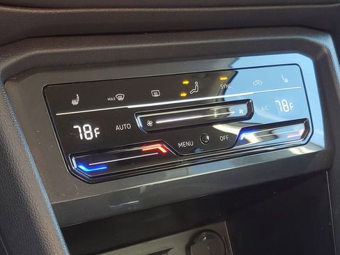 Used 2022 Volkswagen Tiguan SE image 22