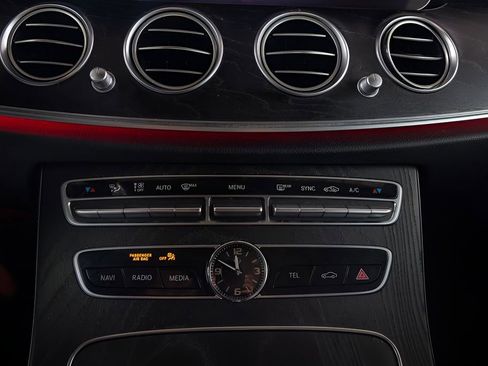 Used 2020 Mercedes-Benz E 350 Sedan image 26