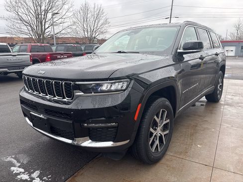 Used 2023 Jeep Grand Cherokee L Limited AWD/4WD image 9