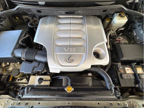 Used 2009 Lexus LX 570 4WD w/ Preferred Accessory Pkg image 33