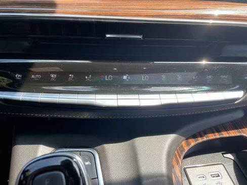 Certified 2024 Cadillac Escalade ESV Premium Luxury AWD/4WD image 38