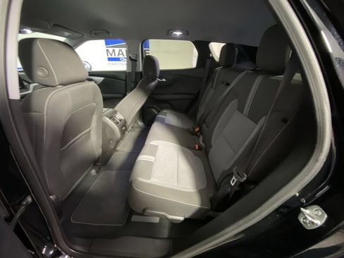 Used 2025 Chevrolet Blazer LT FWD image 30