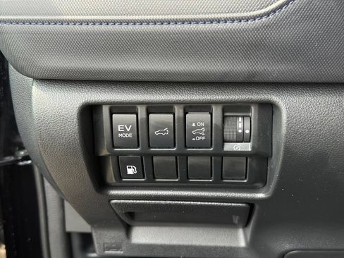 Used 2025 Subaru Forester Premium AWD/4WD image 11