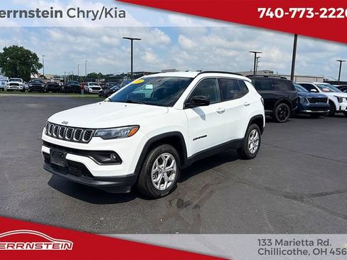 Used 2024 Jeep Compass Latitude AWD/4WD image 3
